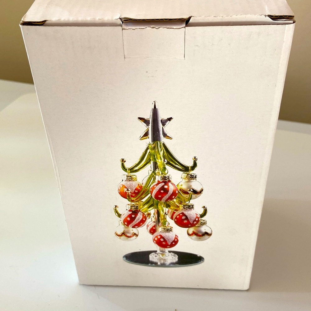 Crystal green tree with 6 red ornament balls